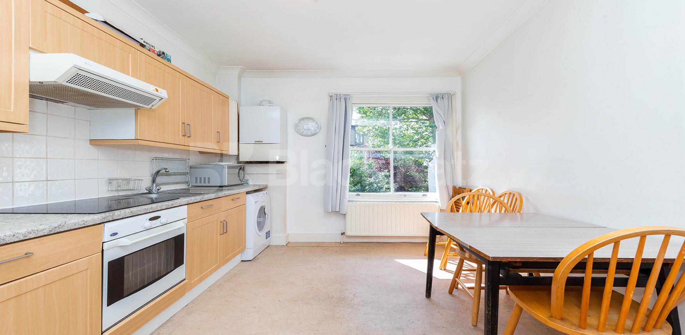 			GOOD FOR 4 SHARERS!, 4 Bedroom, 1 bath, 1 reception Flat			 Brecknock Road, TUFNELL PARK N7